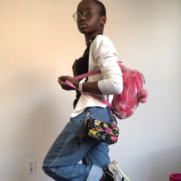 Meet your Posher, Olivia - Picture 2 of 2